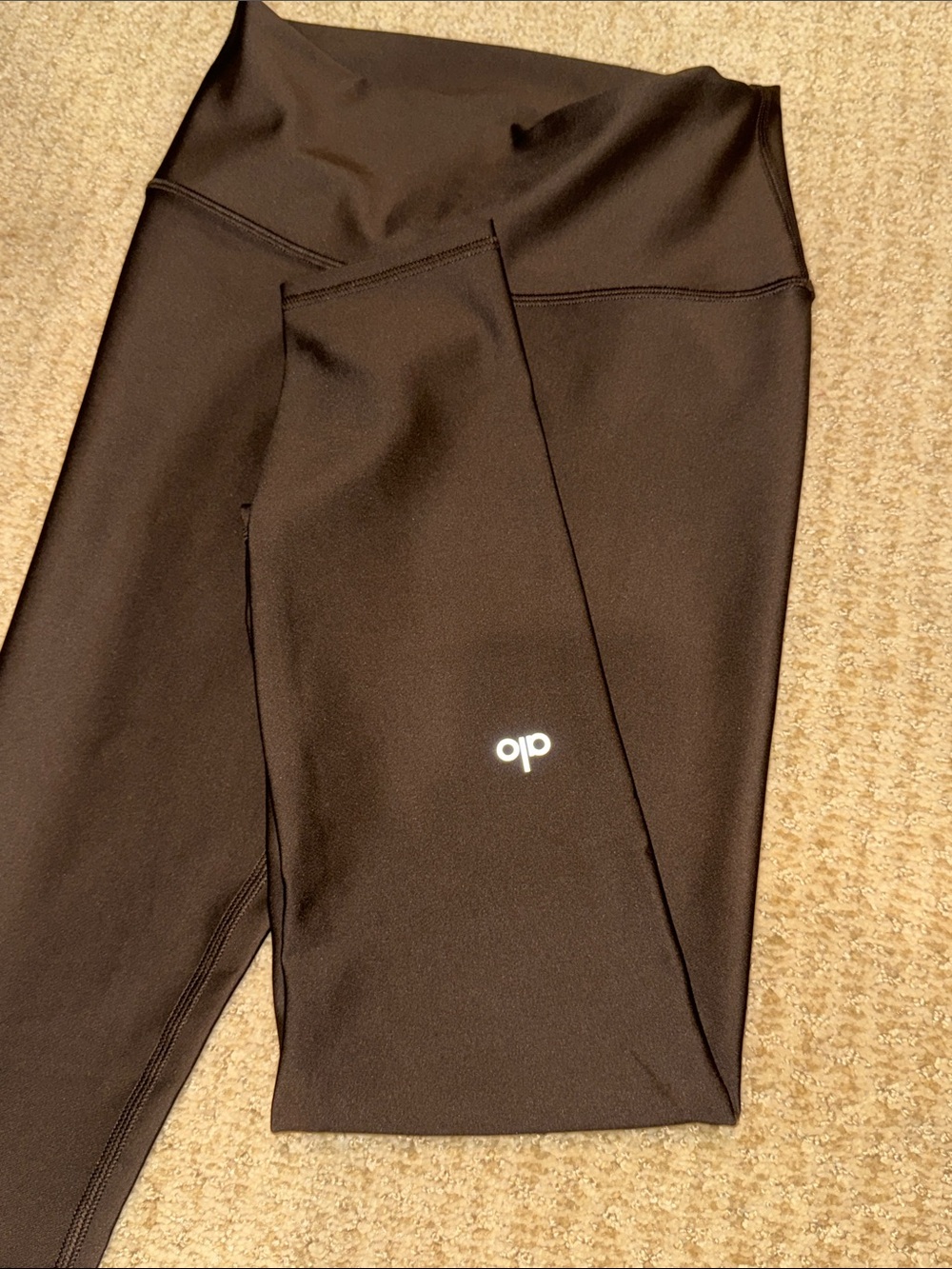 ALO Yoga dark brown High-Rise Leggings - Picture 2 of 7